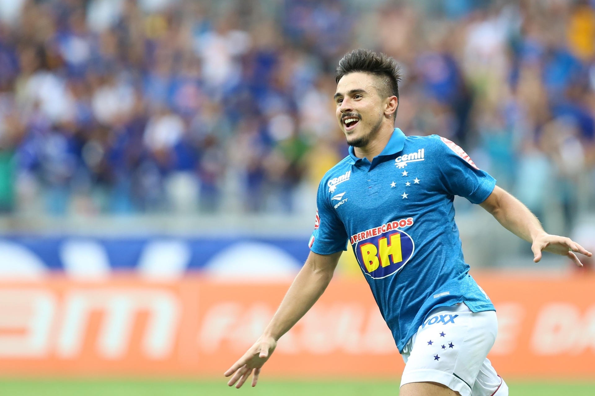 Athletico-PR anuncia acordo com atacante Willian Bigode: na imagem atacante aparece com a camisa do Cruzeiro comemorando um gol - Giroesportesnews