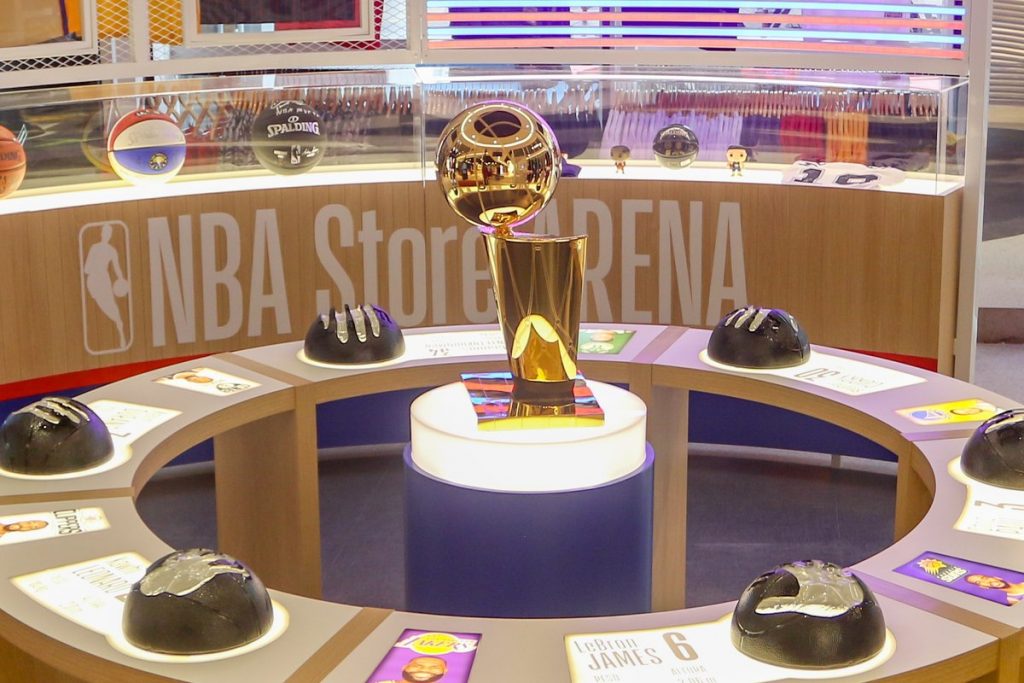 Maior da América Latina, megaloja NBA Store Arena é inaugurada no RJ