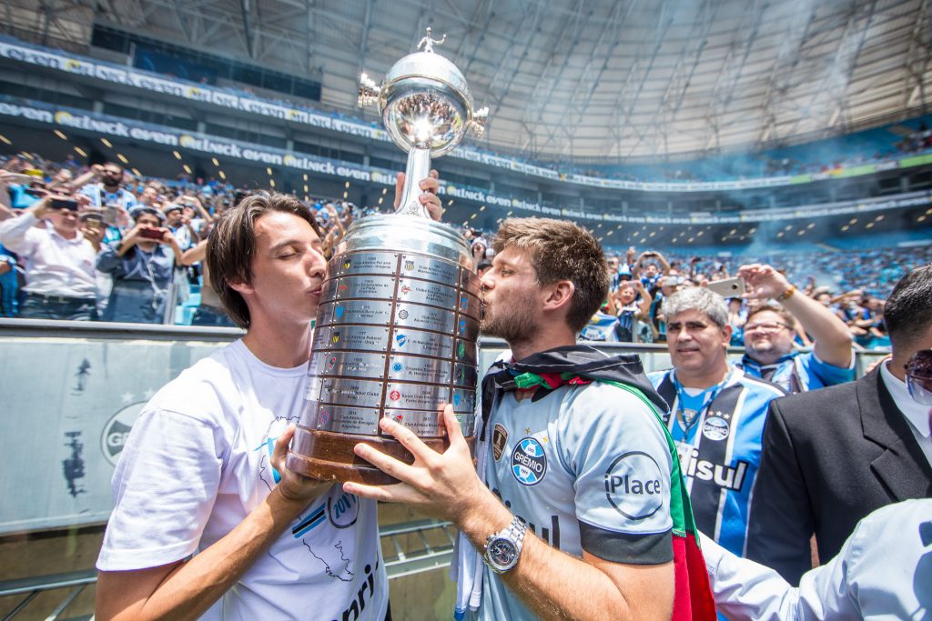 Kannemann e Geromel campeões pelo Grêmio.